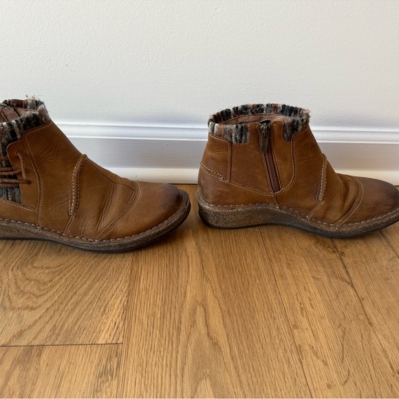 Aetrex Wedge Booties size 9-9.5 - Picture 2 of 7